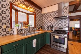 Mountain View Retreat in the heart of Banff - Massive House Sleeps 23 - 5