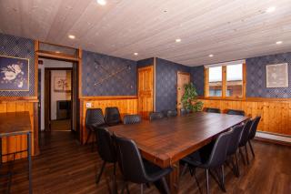 Mountain View Retreat in the heart of Banff - Massive House Sleeps 23 - 2