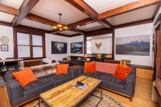 Mountain View Retreat in the heart of Banff - Massive House Sleeps 23 - 9