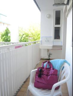 Beachside flat with balcony - 3