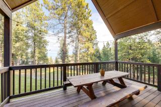 Deck and Views Scenic Group Getaway in Lakeside! - 9