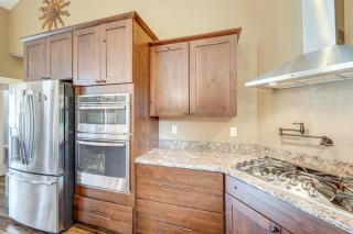 Deck and Views Scenic Group Getaway in Lakeside! - 4