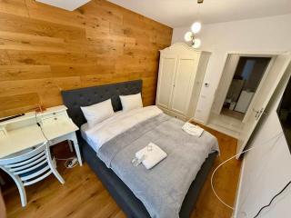 Gorgeous downtown studio by Managr - 0