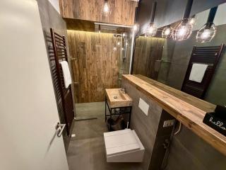 Luxury downtown studio by Managr - 8