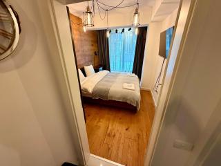 Luxury downtown studio by Managr - 6