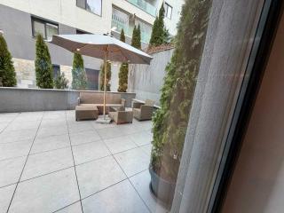 Luxury downtown studio by Managr - 3