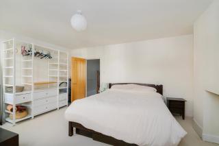 Stylish 3BDR Garden Home - 8
