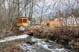 Creek-side Retreat - Glamping - 1
