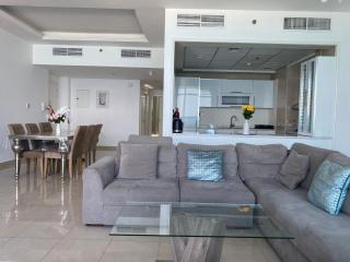 Beachfront 2-Bedroom Apartment with full Sea View - Ajman - 3