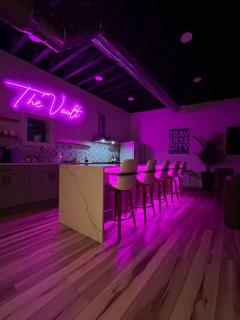 "The Vault" - 3 King Beds-3 Bath - 9