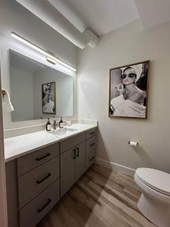 "The Vault" - 3 King Beds-3 Bath - 6