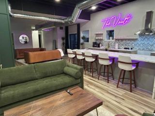"The Vault" - 3 King Beds-3 Bath - 2