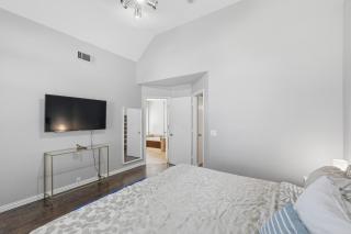 Luxe 3B Cozy, Spacious Home 5-Star Stay in Frisco - 2