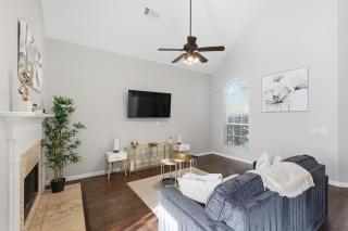 Luxe 3B Cozy, Spacious Home 5-Star Stay in Frisco - 5