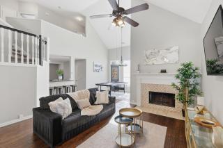 Luxe 3B Cozy, Spacious Home 5-Star Stay in Frisco - 0