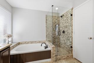 Luxe 3B Cozy, Spacious Home 5-Star Stay in Frisco - 3