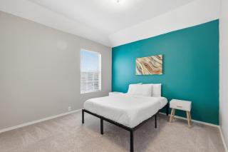 Luxe 3B Cozy, Spacious Home 5-Star Stay in Frisco - 1