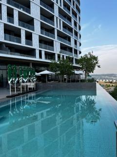 Elegant Ellipse Waterfall Luxury with Gym, Spa & Dining - 9