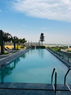 Elegant Ellipse Waterfall Luxury with Gym, Spa & Dining - 1