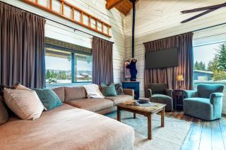 Upscale Designer Log Cabin Cozy Hot Tub Firepit - 8