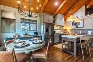 Upscale Designer Log Cabin Cozy Hot Tub Firepit - 1