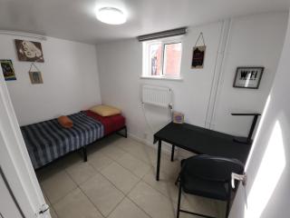 Affordable/Quiet Private Room - 2