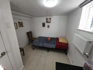 Affordable/Quiet Private Room - 8