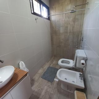 Tiny House con pileta y patio a la plaza - 8