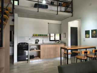 Tiny House con pileta y patio a la plaza - 4