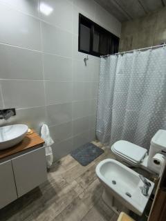 Tiny House con pileta y patio a la plaza - 3