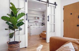 Stylish Three Bedroom Venice Home with Private Outdoor Space - 1