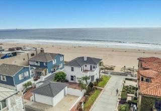 Classic Three Bedroom Beachfront Cottage on The Strand - 0