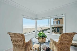Classic Three Bedroom Beachfront Cottage on The Strand - 2