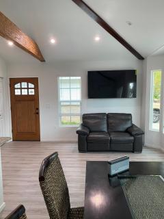 530 sq ft Mini House in Walnut - 9