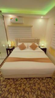 Eighth Wonders Hotel - 8