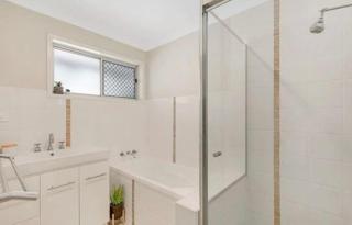 Comfortable 4 bedroom house - 1