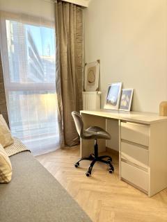 Golden Stay Luxury 3-Bedroom Apartment in Warsaw - 8