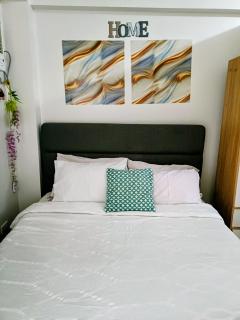 The Atherton Condominium 1 Bedroom Staycation - 1