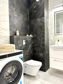 Golden Stay Luxury 3-Bedroom Apartment in Warsaw - 5