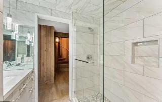 Gorgeous Mountain House with Sauna, Gym, Hot Tub - 6