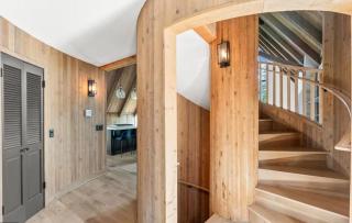 Gorgeous Mountain House with Sauna, Gym, Hot Tub - 4