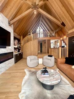 Gorgeous Mountain House with Sauna, Gym, Hot Tub - 3