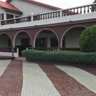 Ideal Blend of Style & Location - 4