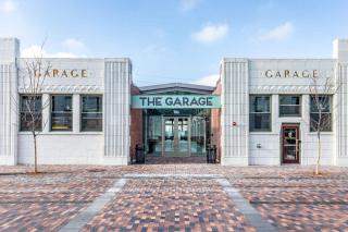 CozySuites at 747 Apts - 3