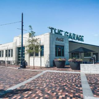 CozySuites at 747 Apts - 2