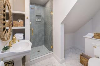 The Whale Suite Historic Coastal Luxury Newport - 9