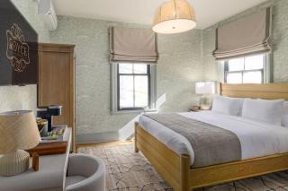 The Whale Suite Historic Coastal Luxury Newport - 1