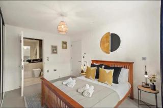 Spacious 2-Bed Station Suite - 1
