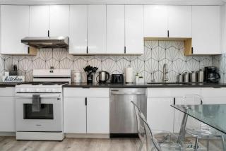 Marbella Lane - Your Cozy Haven 2BR Retreat - 6