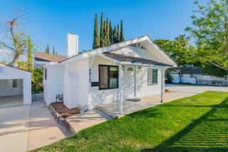 Marbella Lane - Classy 3BR Jewel w Open Vibe - 0